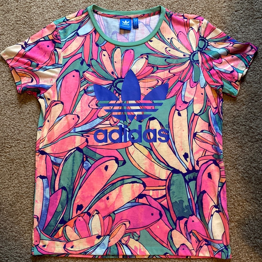 Women’s Adidas T-Shirt. Size Small